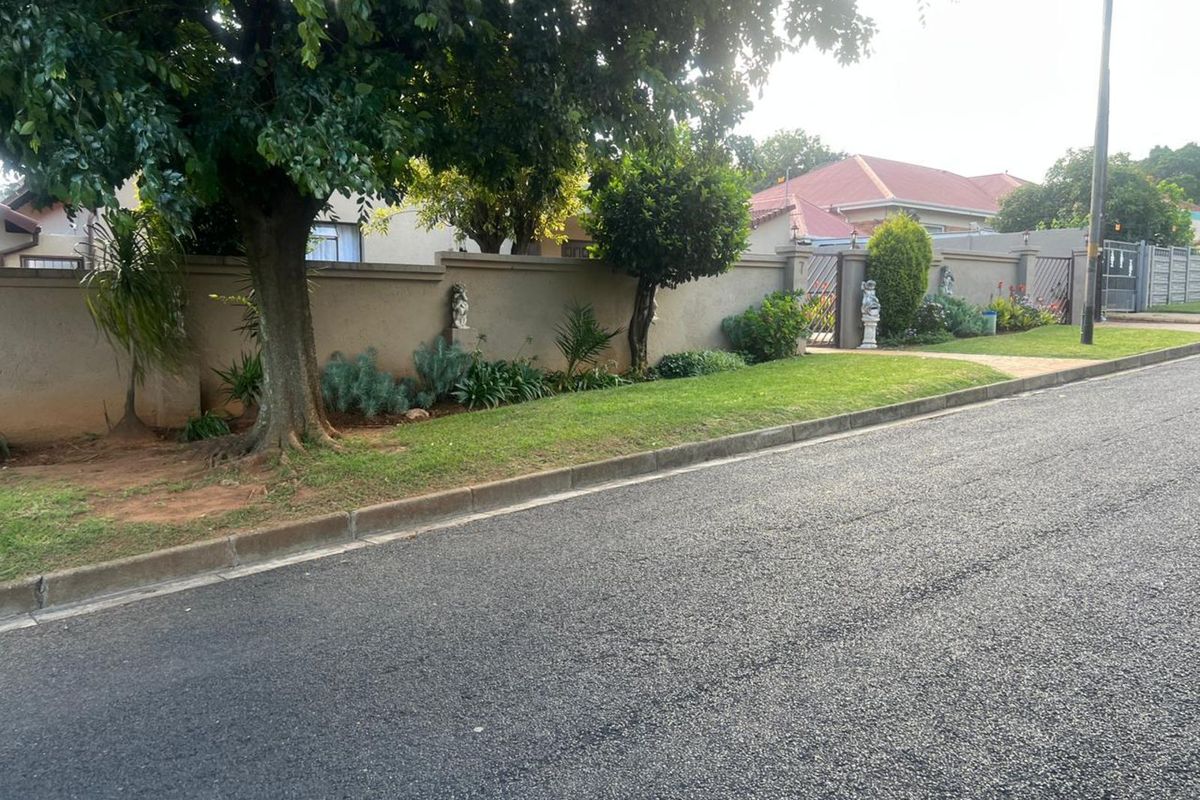 House For Sale in Primrose - Photo 3