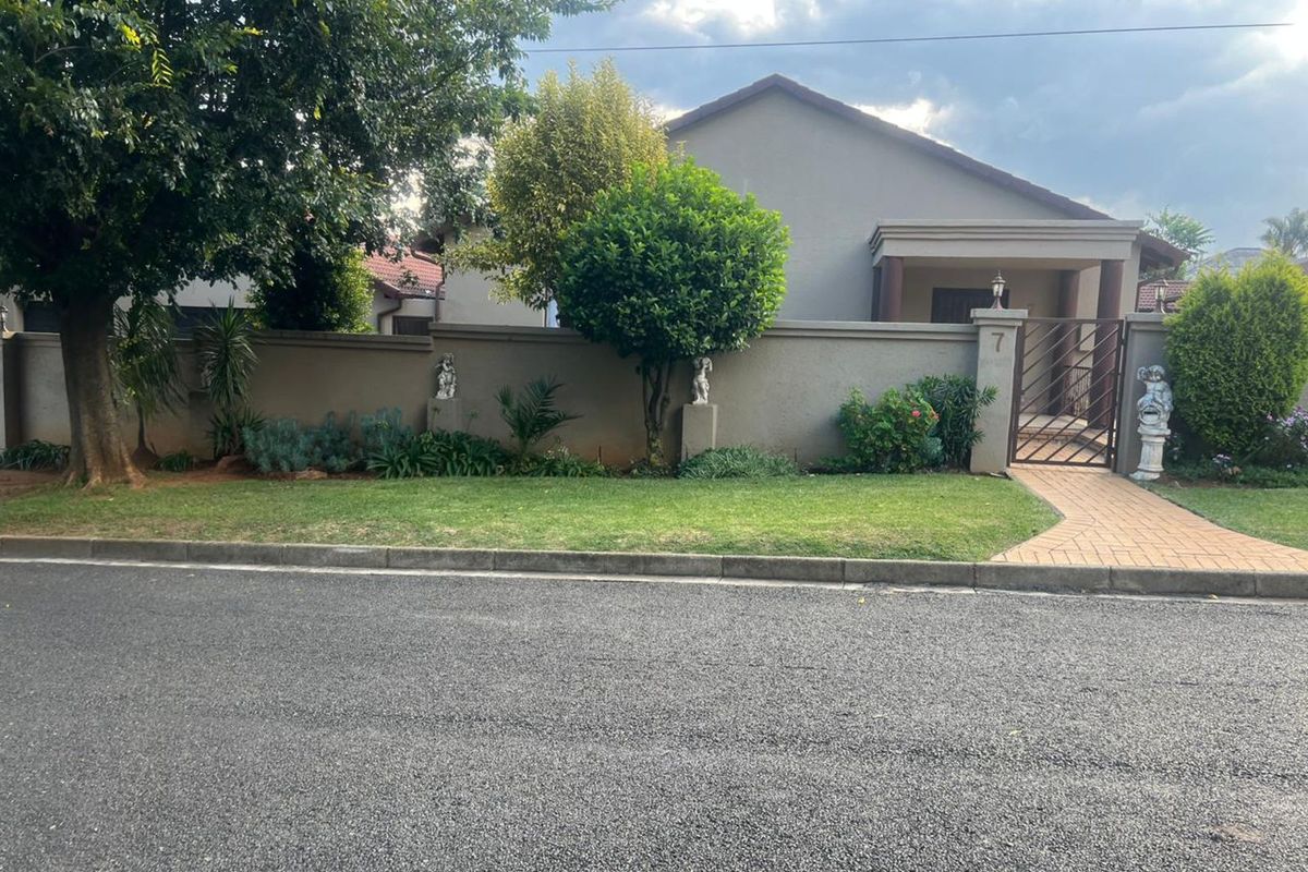 House For Sale in Primrose - Photo 2