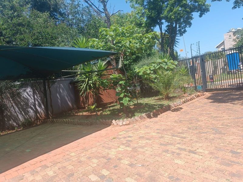 House For Sale in Paulshof - Photo 4