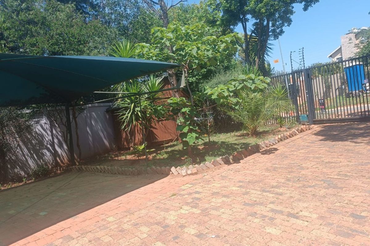 House For Sale in Paulshof - Photo 4