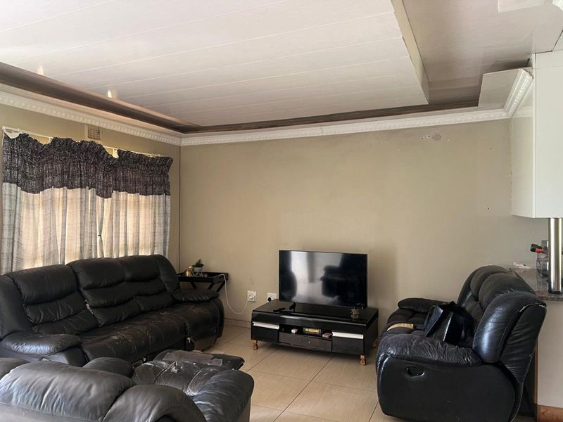 House For Sale in Richem - Photo 6