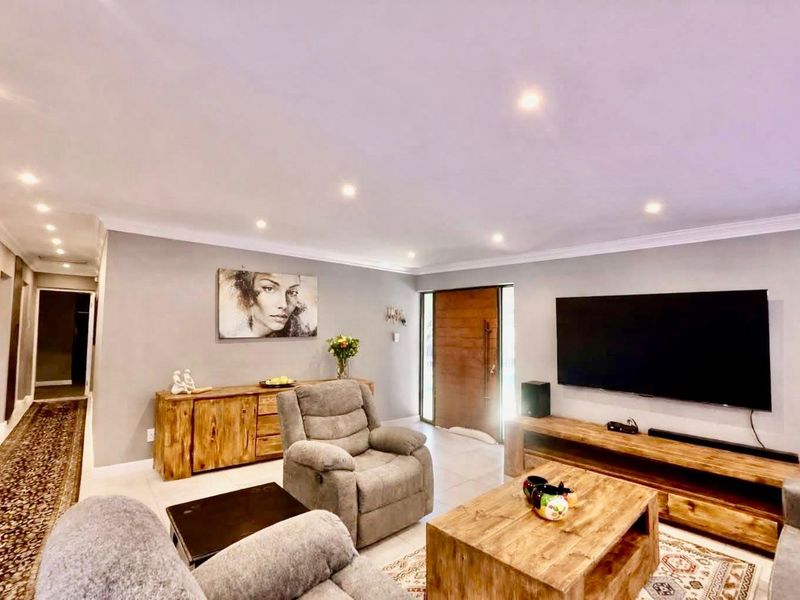 House For Sale in Secunda Central - Photo 4