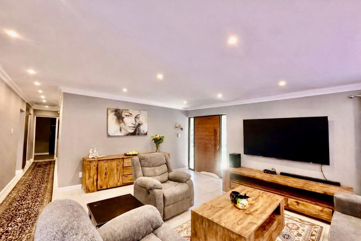 House For Sale in Secunda Central - Photo 4