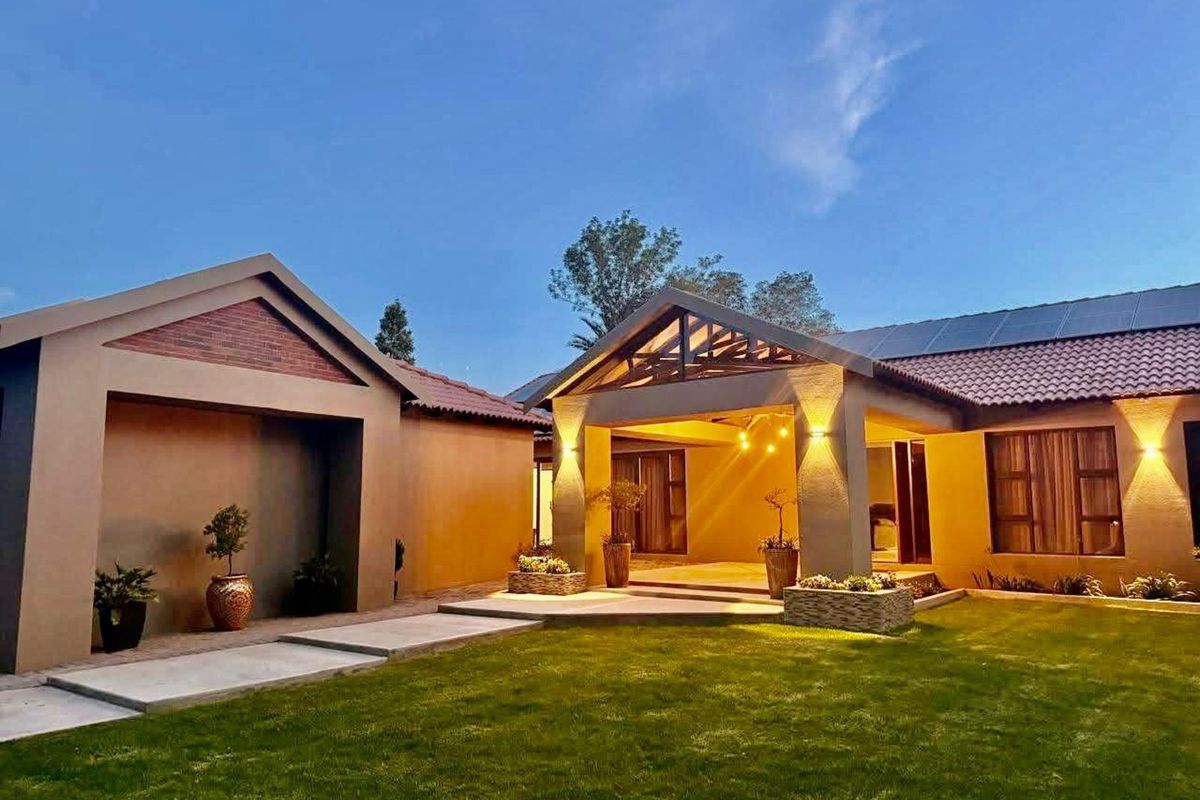 House For Sale in Secunda Central - Photo 2