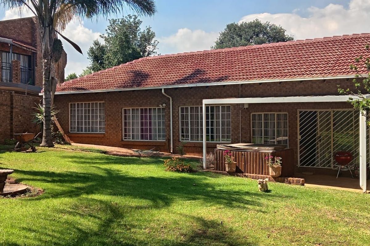 House For Sale in Zwartkop - Photo 4