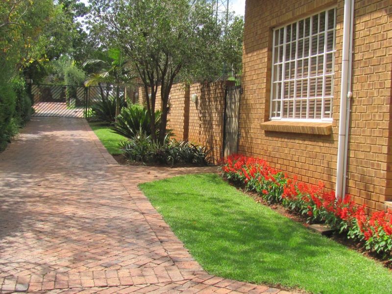 House For Sale in Zwartkop - Photo 3