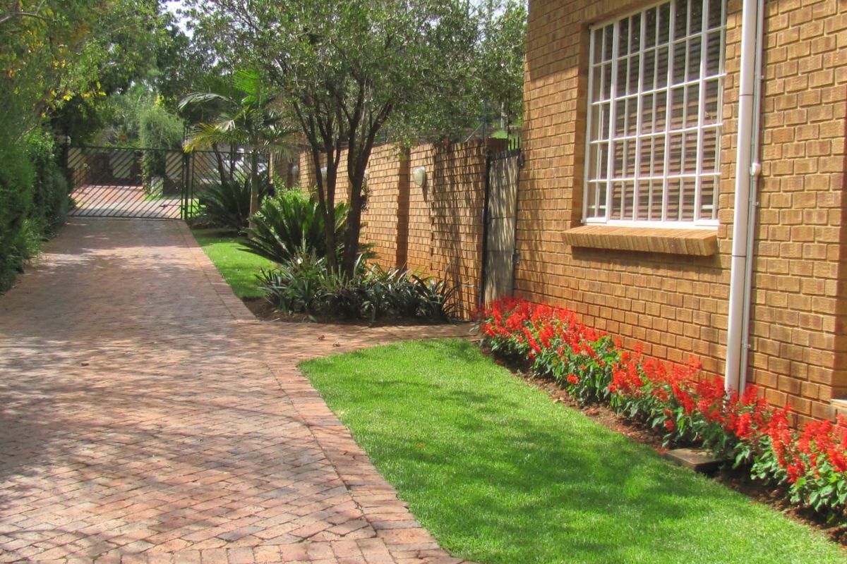 House For Sale in Zwartkop - Photo 3