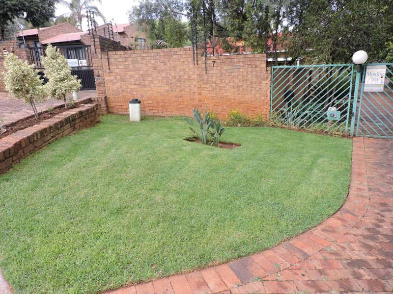 House For Sale in Zwartkop - Photo 5