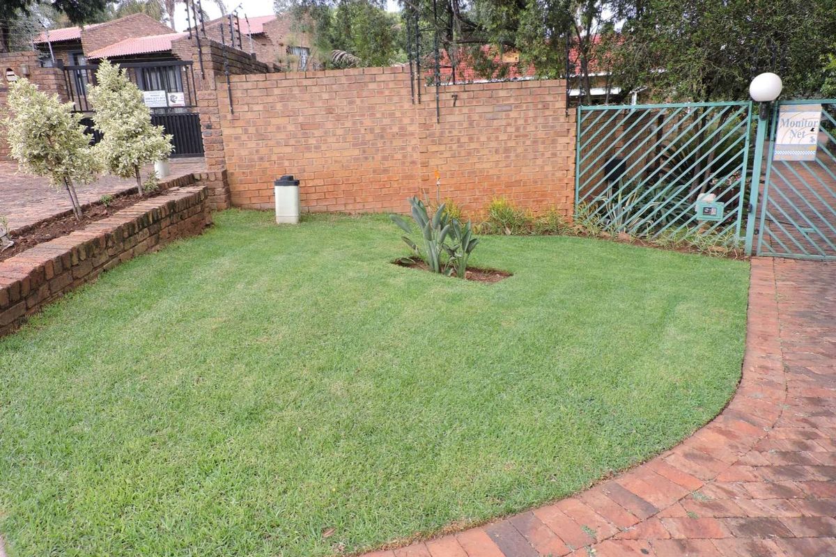 House For Sale in Zwartkop - Photo 5