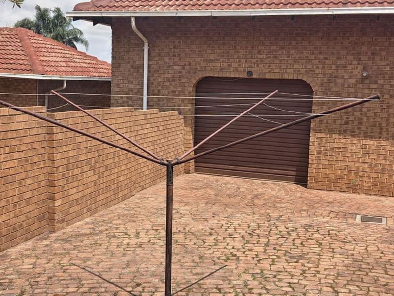 House For Sale in Zwartkop - Photo 8