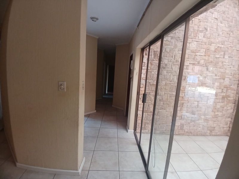 House For Sale in Gallo Manor - Photo 9