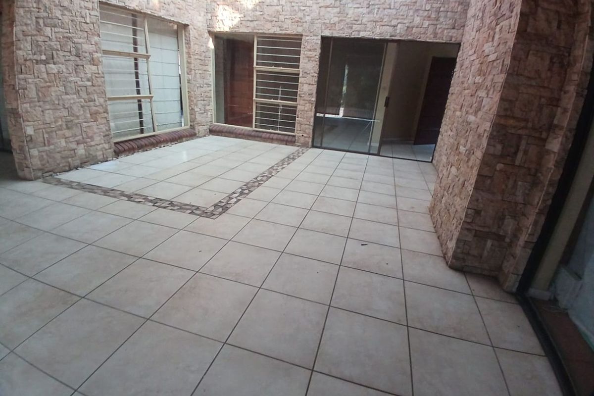 House For Sale in Gallo Manor - Photo 2