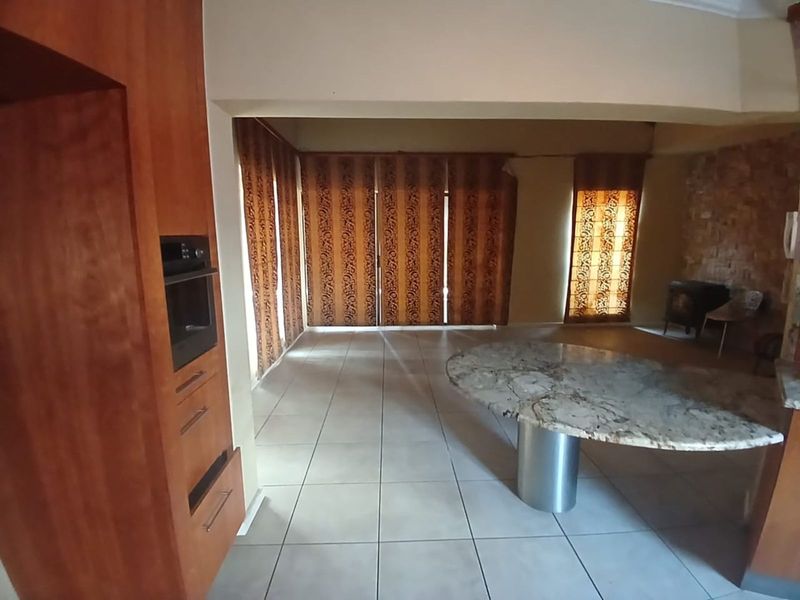 House For Sale in Gallo Manor - Photo 4