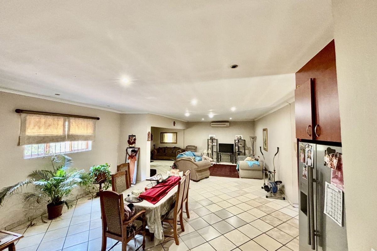 House For Sale in Menlo Park - Photo 2