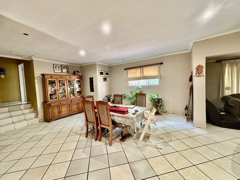 House For Sale in Menlo Park - Photo 3