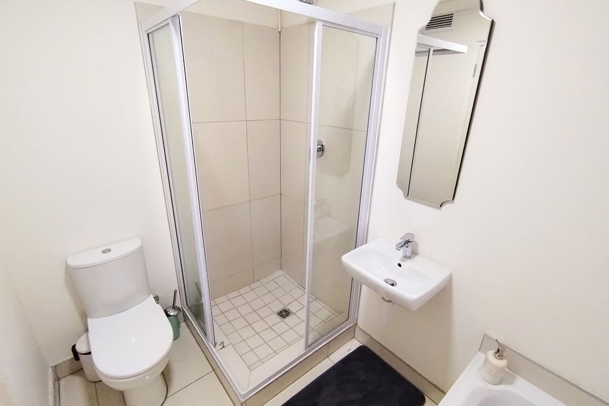 Apartment For Sale in Zonnebloem - Photo 2