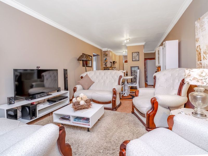 Townhouse For Sale in Noordheuwel - Photo 8