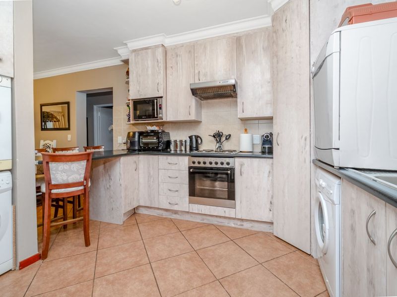 Townhouse For Sale in Noordheuwel - Photo 7