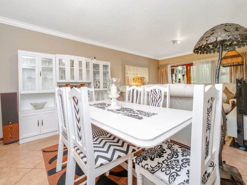 Townhouse For Sale in Noordheuwel - Photo 2