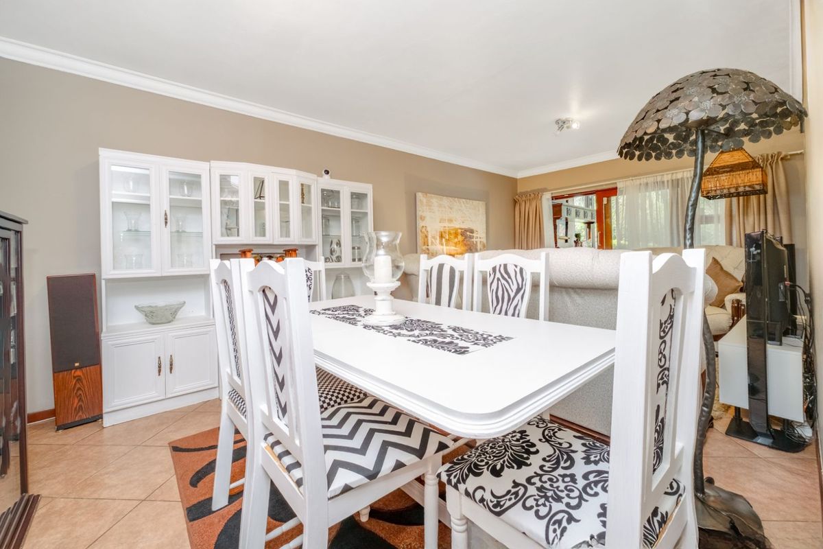 Townhouse For Sale in Noordheuwel - Photo 2