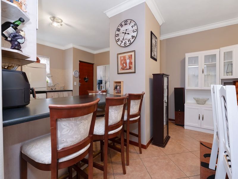 Townhouse For Sale in Noordheuwel - Photo 3