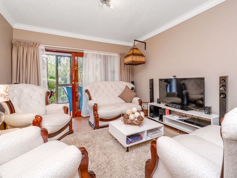 Townhouse For Sale in Noordheuwel - Photo 5