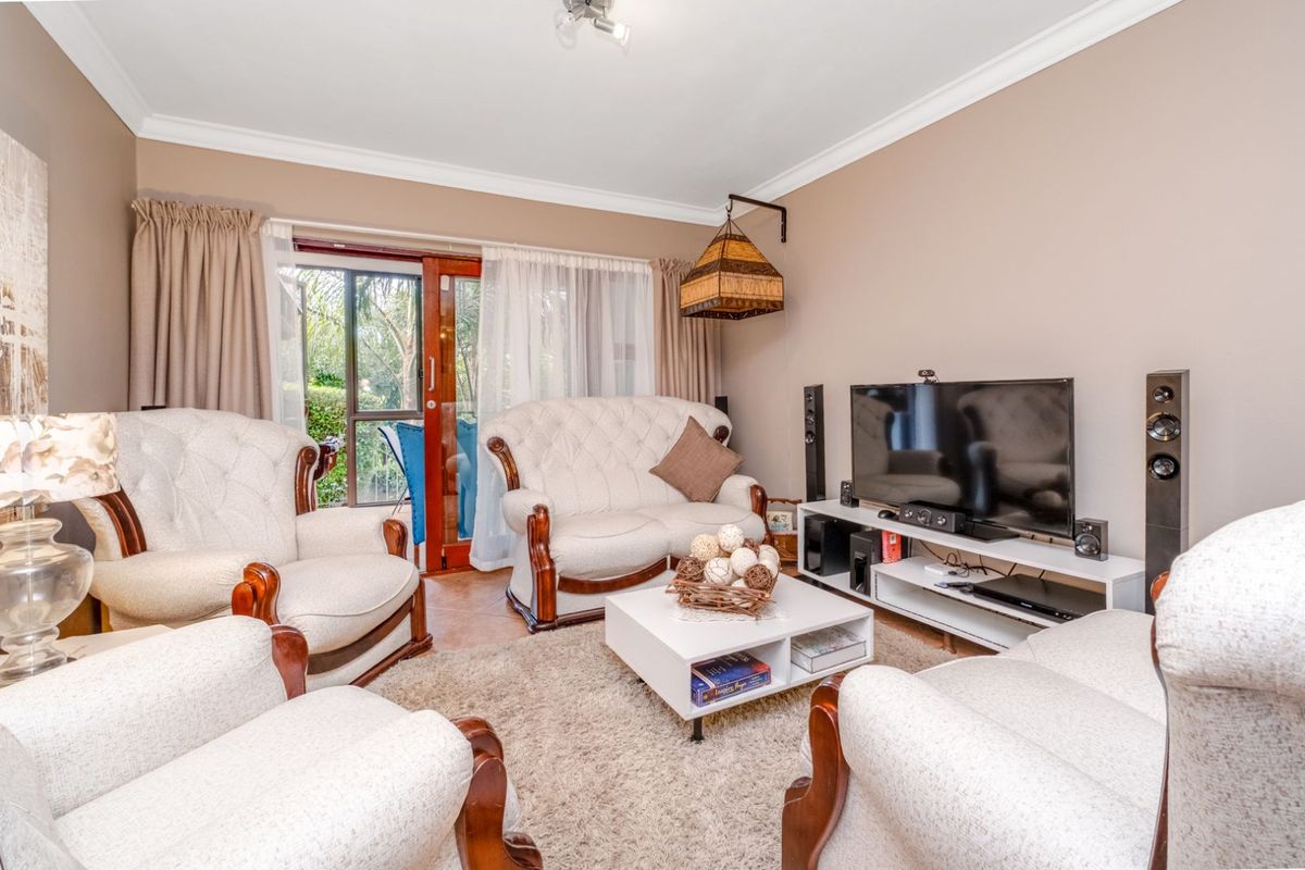 Townhouse For Sale in Noordheuwel - Photo 5