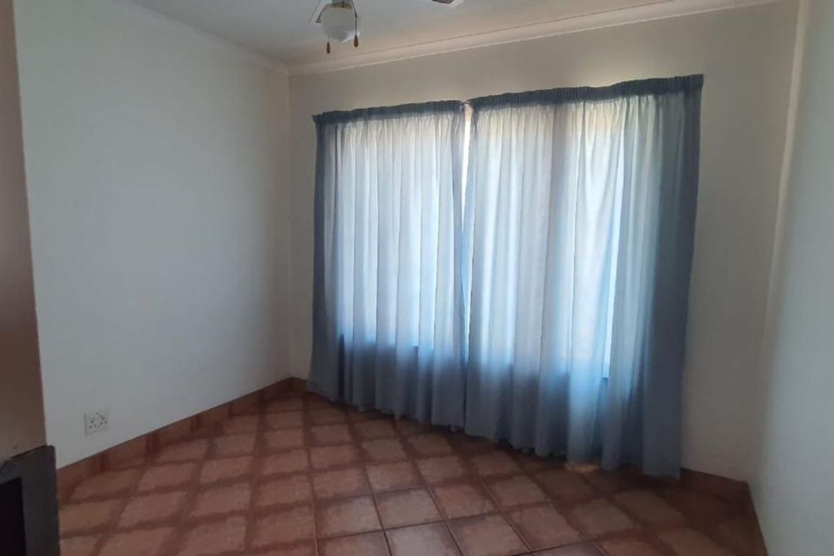 House For Sale in Mountain View - Photo 4