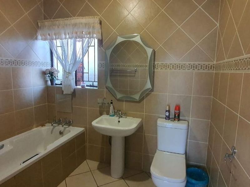 House For Sale in Mountain View - Photo 9