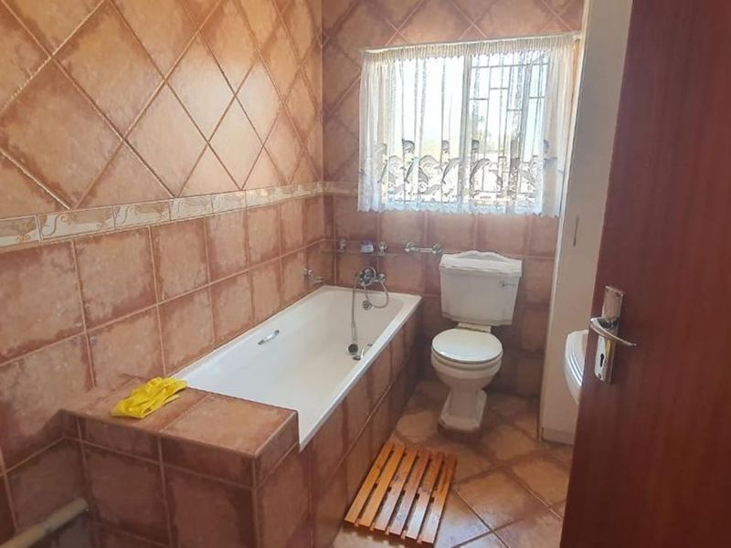 House For Sale in Mountain View - Photo 2