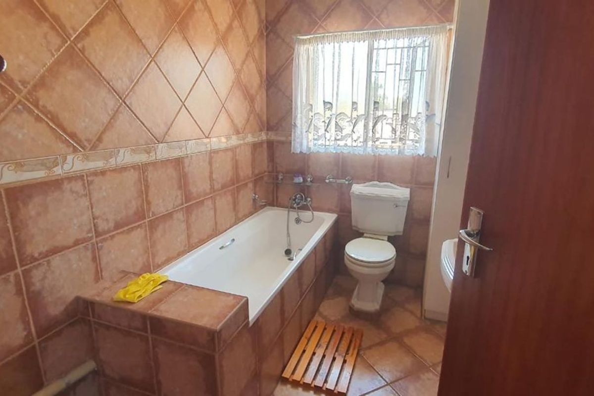 House For Sale in Mountain View - Photo 2