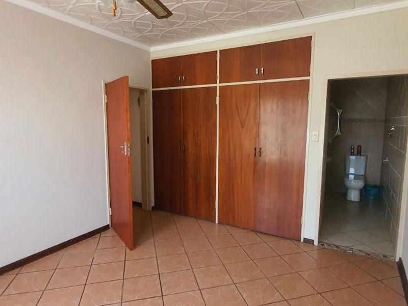 House For Sale in Mountain View - Photo 10