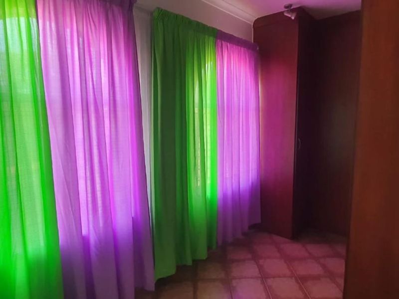 House For Sale in Mountain View - Photo 3