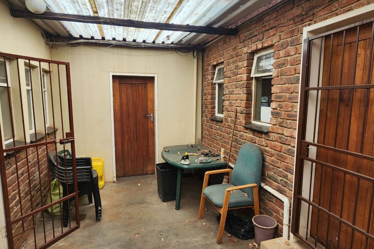 House For Sale in Lyttelton Manor - Photo 2