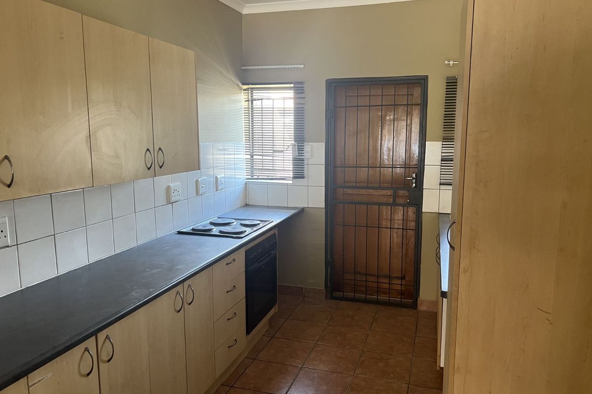 Townhouse For Sale in Annadale - Photo 5