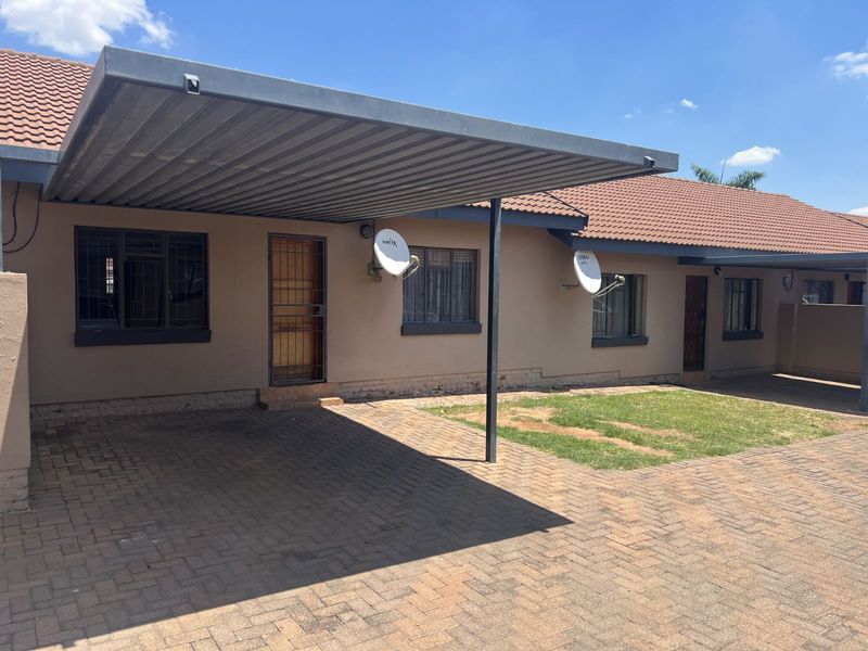 Townhouse For Sale in Annadale - Photo 3