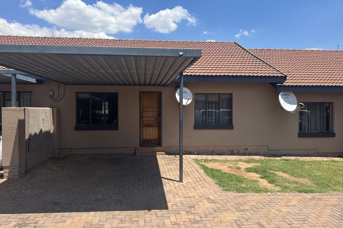 Townhouse For Sale in Annadale - Photo 2