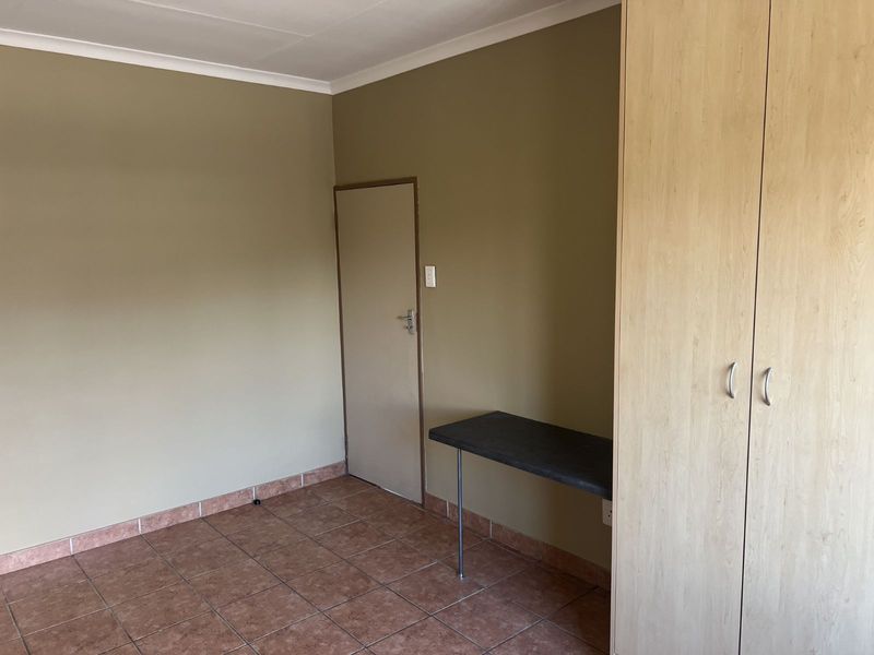 Townhouse For Sale in Annadale - Photo 9
