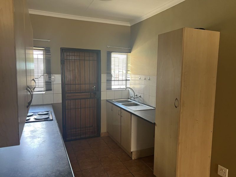 Townhouse For Sale in Annadale - Photo 6