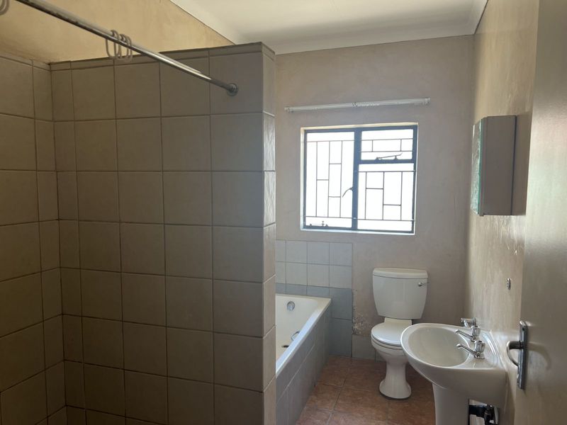 Townhouse For Sale in Annadale - Photo 10