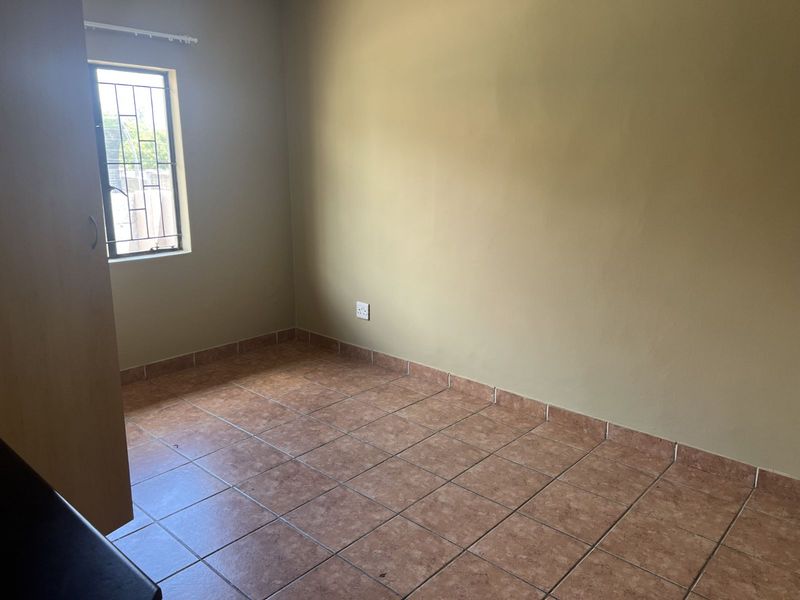 Townhouse For Sale in Annadale - Photo 7