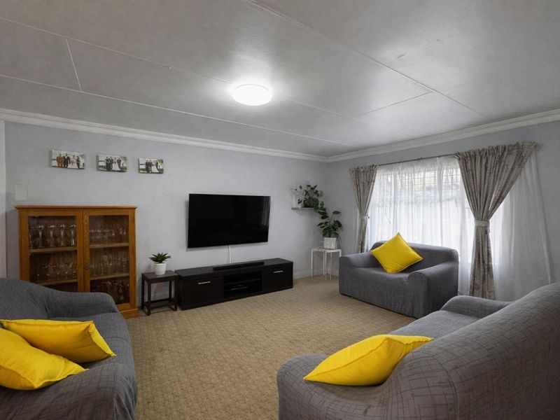 House For Sale in Secunda Central - Photo 3