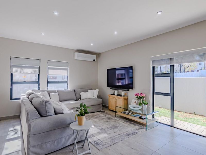 House For Sale in Olympus AH - Photo 3