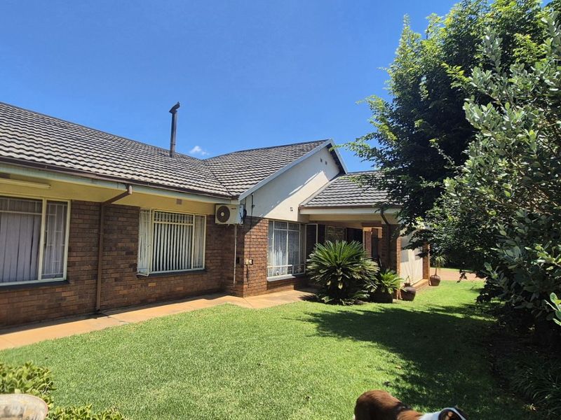 House For Sale in Lydenburg Central - Photo 2