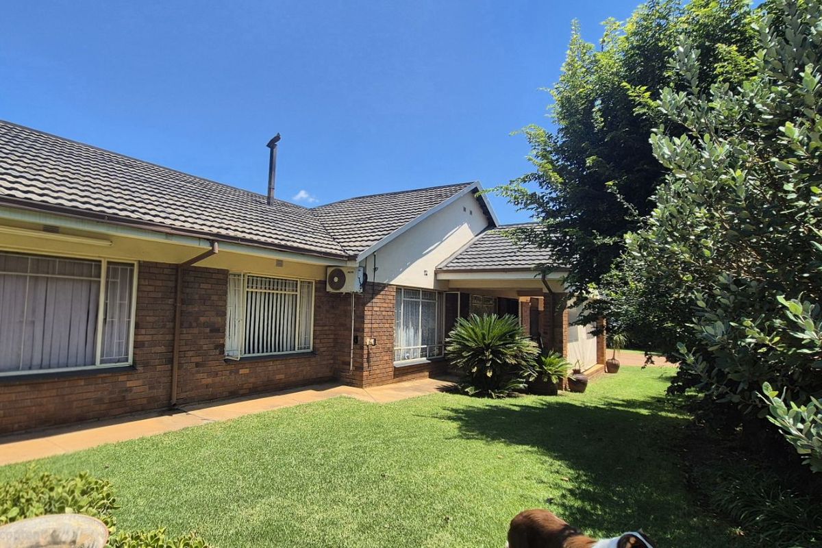 House For Sale in Lydenburg Central - Photo 2