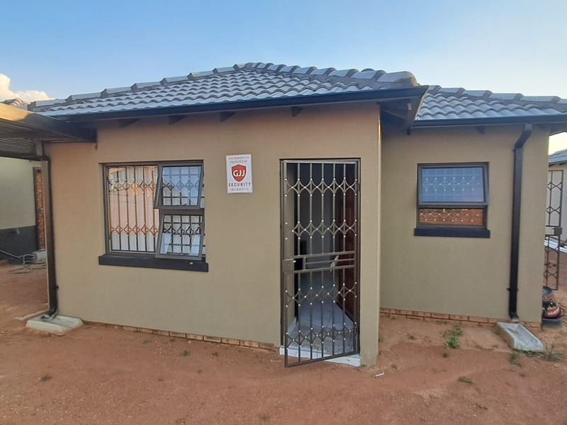 House For Sale in Soshanguve Ext - Photo 2