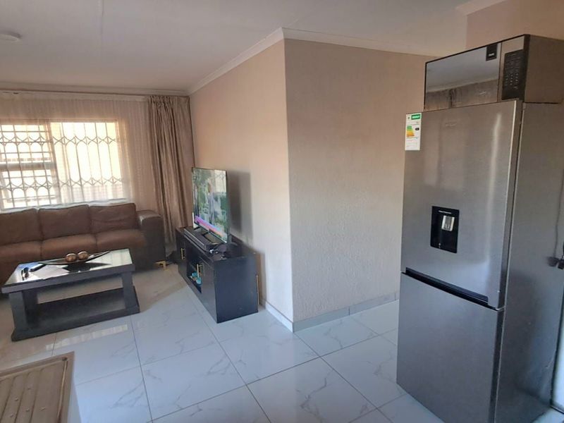 House For Sale in Soshanguve Ext - Photo 6