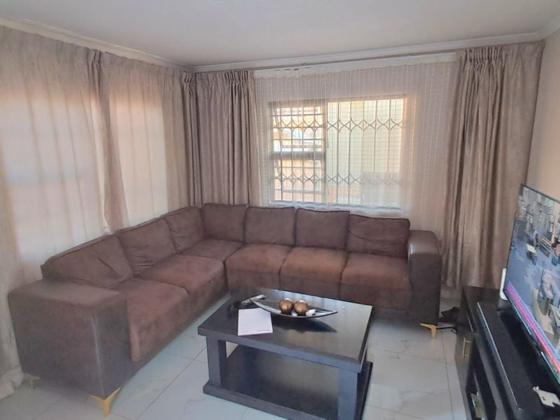 House For Sale in Soshanguve Ext - Photo 4