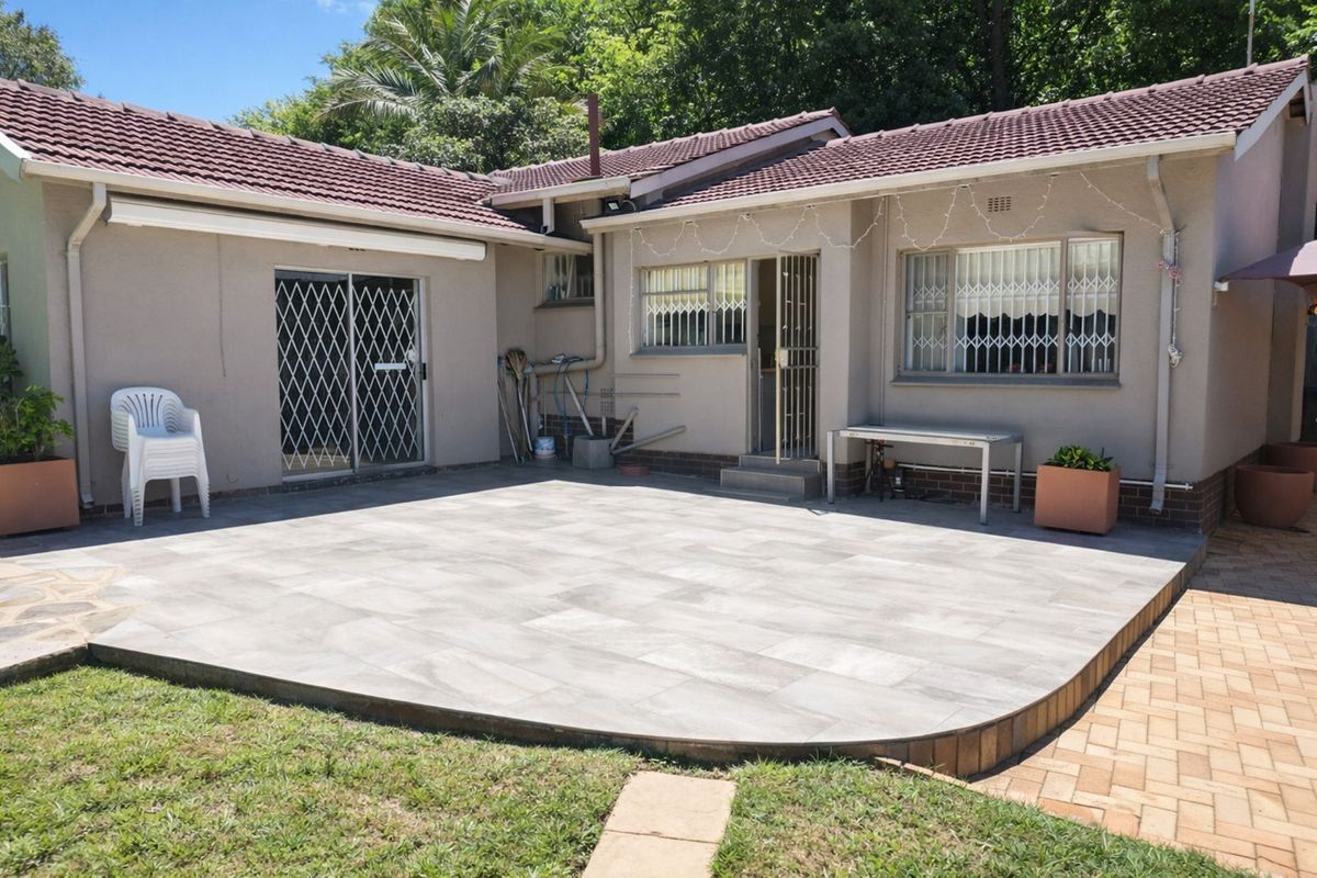 House For Sale in Blairgowrie - Photo 2