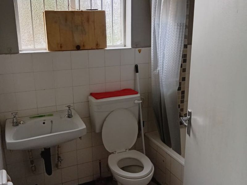 Apartment For Sale in Crown Gardens - Photo 8